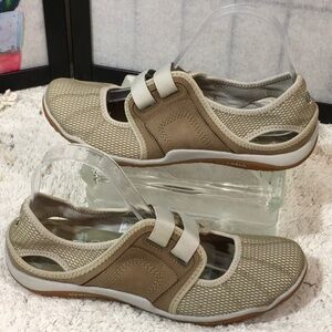 Merrell quilted athletic shoes